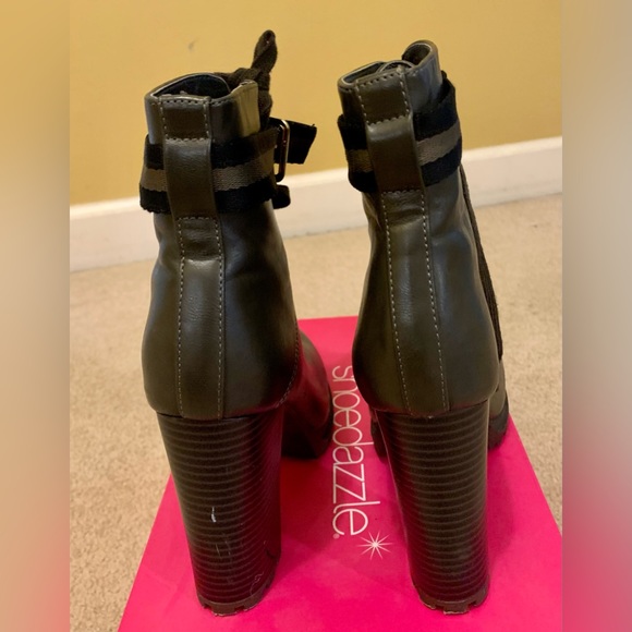 Like new size 6 1/2 heeled army green boots - Picture 3 of 3